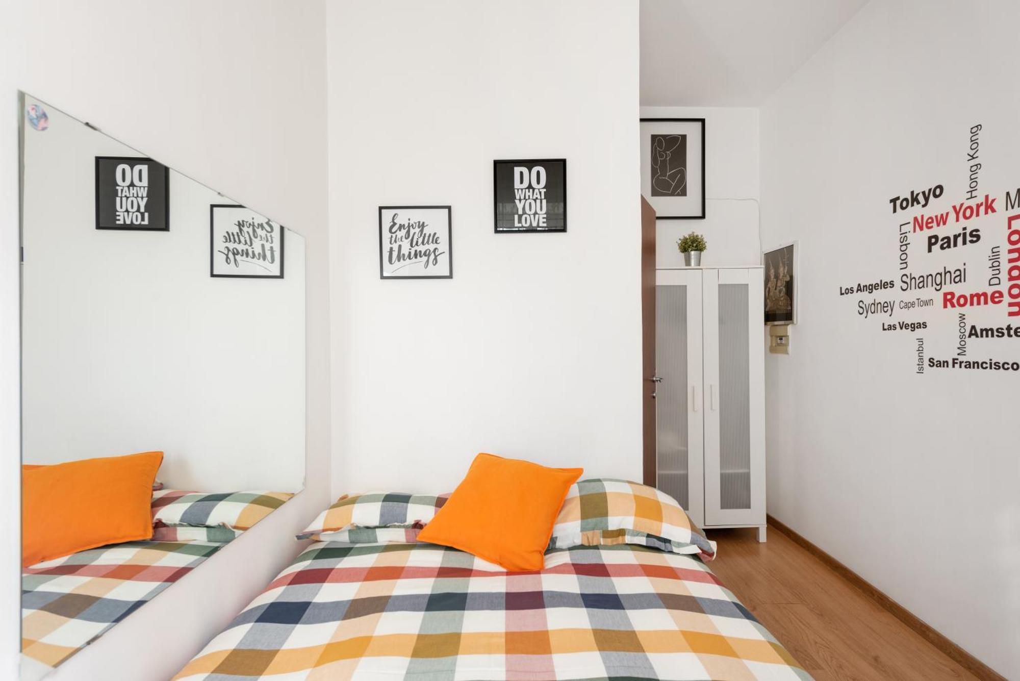 Central Little Basic Apartment โรม ภายนอก รูปภาพ