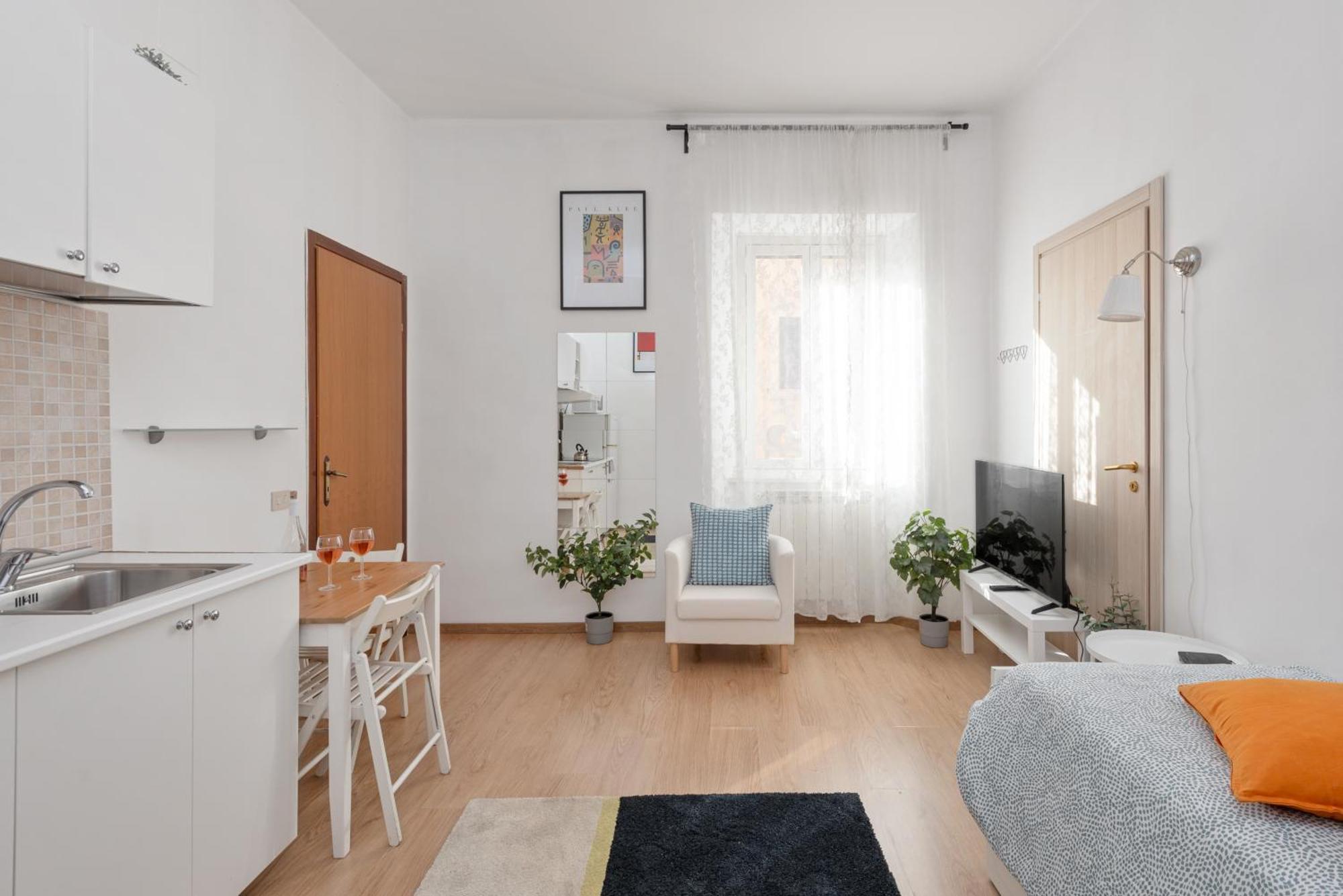 Central Little Basic Apartment โรม ภายนอก รูปภาพ