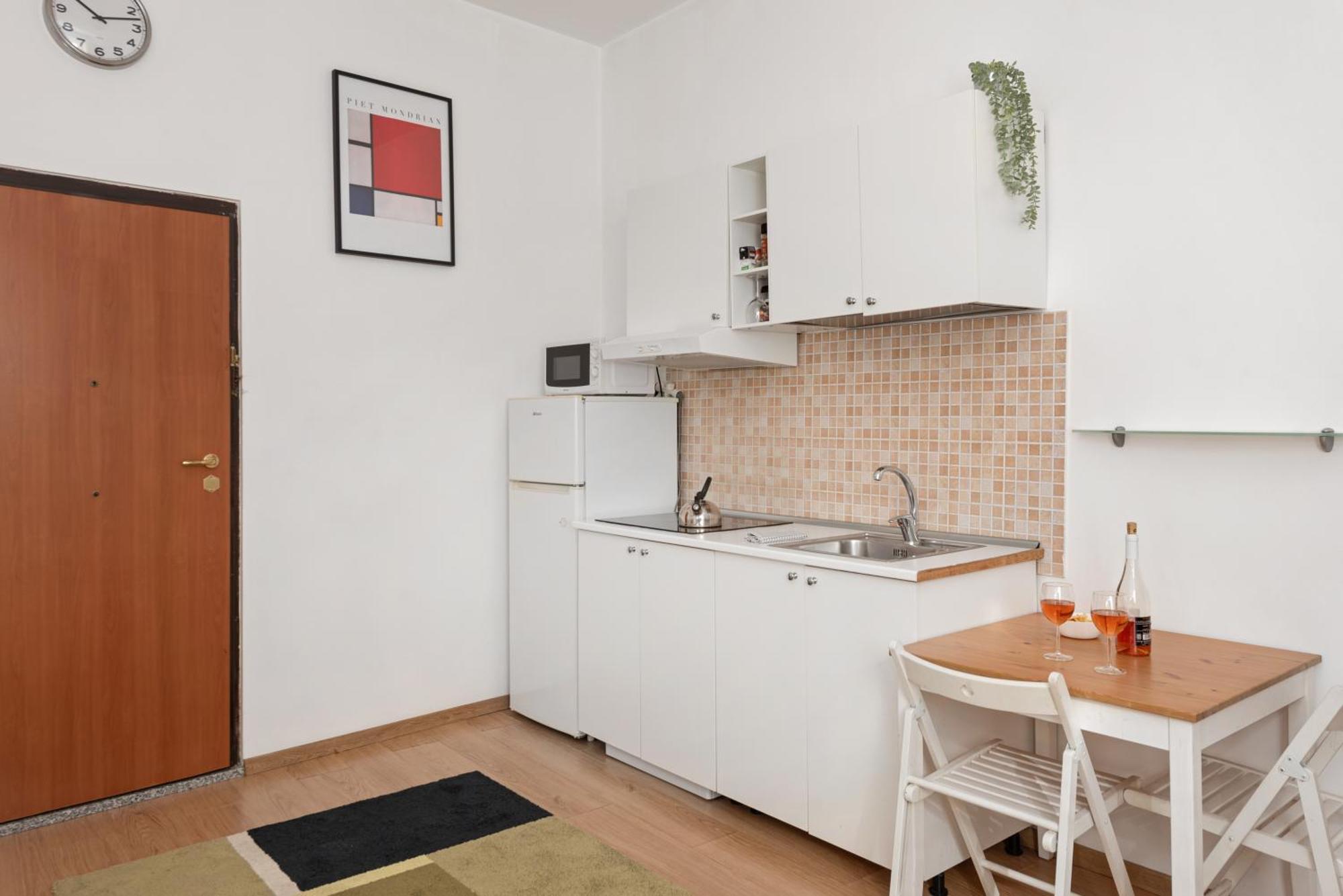 Central Little Basic Apartment โรม ภายนอก รูปภาพ